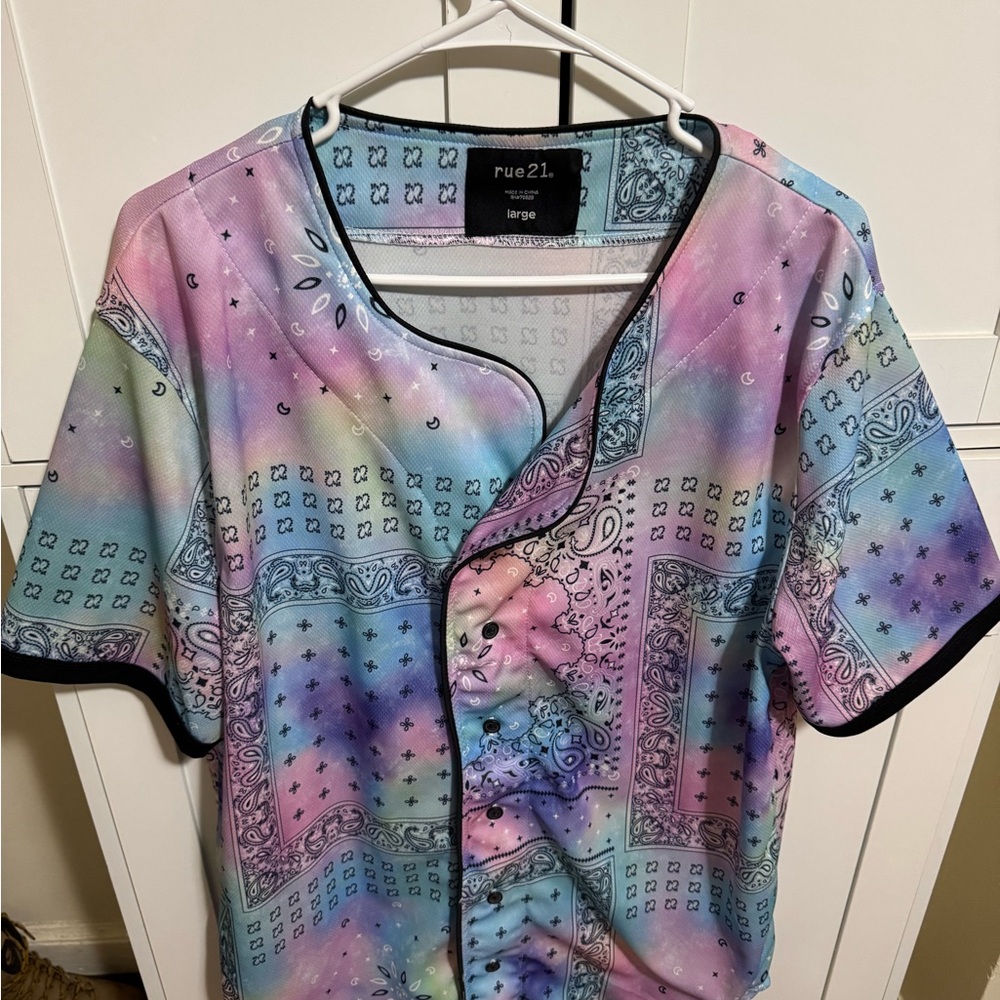 Men’s large Rue 21 tie dye button up jersey style shirt